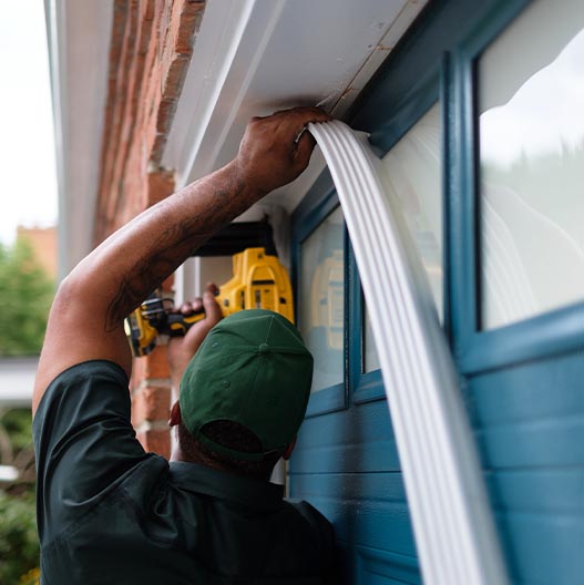 GarageDoorTech-Photos-B